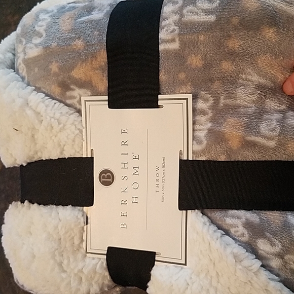 Throw - Picture 1 of 3